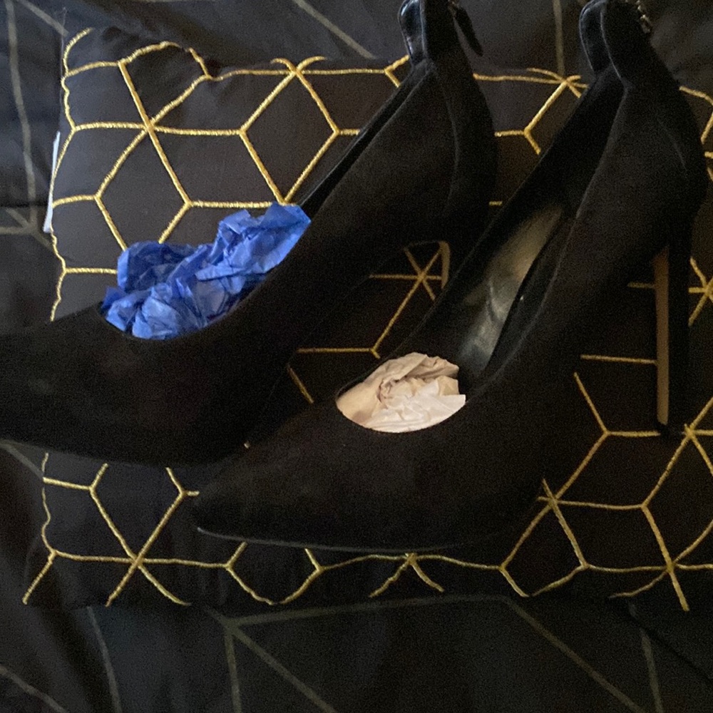 Bla k Suede Pumps in excellent condition